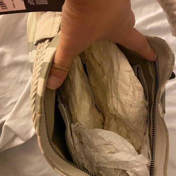 Burberry bag brand new no flaws - Picture 4 of 6